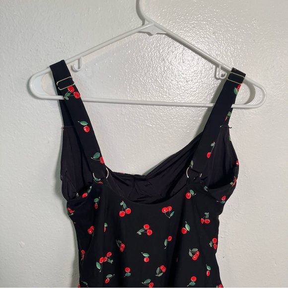 Weworewhat Ruched Cup One Piece Swimsuit Black Cherries XL - Picture 8 of 11